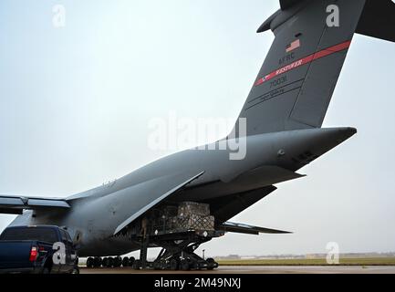 Airmen from the 72nd Logistics Readiness Squadron and the 72nd Aerial Port Squadron loaded over 130 thousand pounds of food and medical humanitarian aid onto a C-5 Galaxy December 8, 2022, Tinker Air Force Base, Oklahoma. Humanitarian operations like this one happen multiple times a year in partnership with the State Department to bring aid all over the world. (U.S. Air Force photo by Mary Begy) Stock Photo