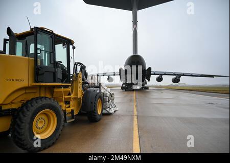 Airmen from the 72nd Logistics Readiness Squadron and the 72nd Aerial Port Squadron palatize and load over 130 thousand pounds of food and medical humanitarian aid onto a C-5 Galaxy bound for Costa Rica December 8, 2022, Tinker Air Force Base, Oklahoma. Humanitarian operations like this one happen multiple times a year in partnership with the State Department to bring aid all over the world. (U.S. Air Force photo by Mary Begy) Stock Photo