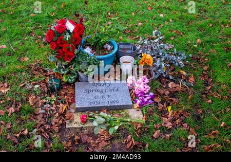The grave of singer Dusty Springfield (1939-1999) Henley-on-Thames ...
