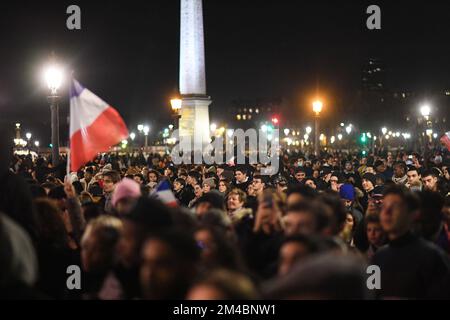 Paris, France. 19th Dec, 2022. World Cup 2022: Les Bleus and supporters at the place de la Concorde in Paris, France, on December 19, 2022. (Photo by Lionel Urman/Sipa USA) Credit: Sipa USA/Alamy Live News Stock Photo