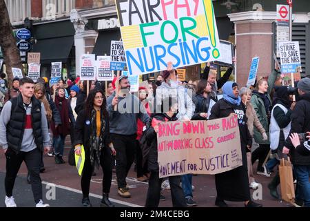 UCLH, London, UK. 20th Dec 2022. Rally and march from UCLH, Euston road in solidarity with the nurses strike and the NHS. Credit: Matthew Chattle/Alamy Live Newsnursing Stock Photo