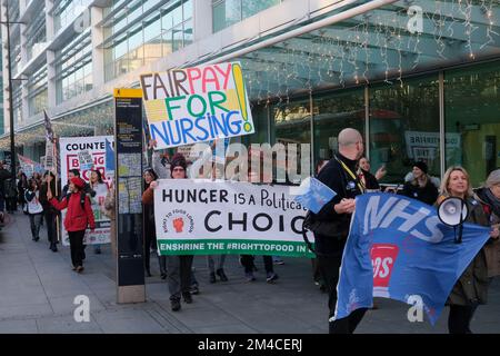 UCLH, London, UK. 20th Dec 2022. Rally and march from UCLH, Euston road in solidarity with the nurses strike and the NHS. Credit: Matthew Chattle/Alamy Live Newsnursing Stock Photo