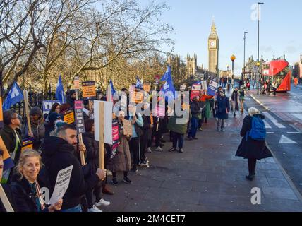 London, UK. 20th December 2022. Nurses and Royal College of Nursing members staged a demonstration at the picket line outside St Thomas’ Hospital on the second day of the first UK nurse strike in NHS history. Thousands of nurses across the country are on strike in a dispute over pay. Stock Photo