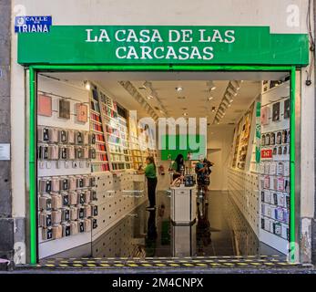 A branch La Casa de las Carcasas I Las Palmas, Gran Canaria. A shop selling a wide range of mobile phone accessories. Stock Photo