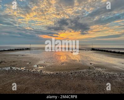 beach-sunsets-over-the-wash-hunstanton-norfolk-england-stock-photo-alamy