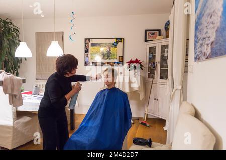 home private female hairdresser Stock Photo