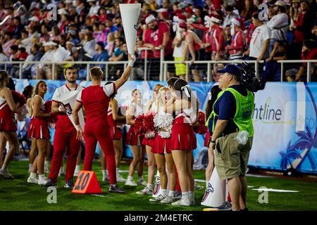 Florida, USA. 20th Dec, 2022. College football cheerleaders during the football game Toledo Rockets against LU Liberty Flames in the 2022 Boca Raton Bowl at FAU Stadium, Boca Raton, Florida, USA. Credit: Yaroslav Sabitov/YES Market Media/Alamy Live News Stock Photo