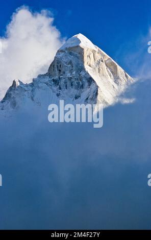 Shivling, with 6543m the highest natural Shiva-Lingam, thrones above Gaumukh Stock Photo