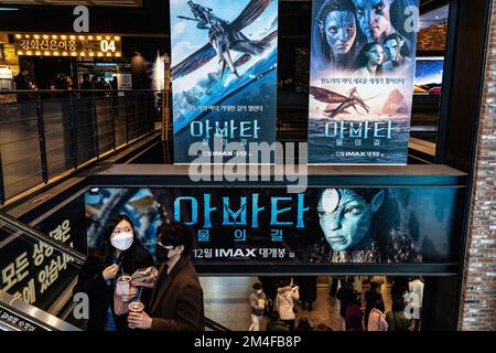 Seoul, South Korea. 17th Dec, 2022. 'Avatar: The Way of Water' signboards are displayed at a movie theater in Seoul. 'Avatar: The Way of Water' which was released on December 14 in South Korea tops box office for 3 days and gathered more than 1,000,000 moviegoers for 3 days. Credit: SOPA Images Limited/Alamy Live News Stock Photo