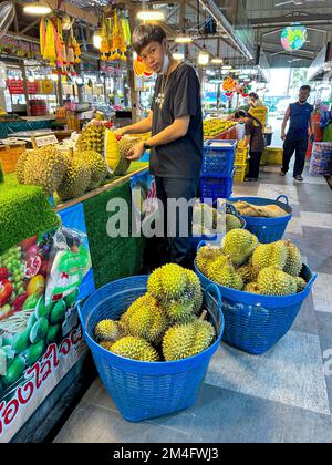 Bangkok, Thailand, Teenager Clerk Working in 'Thawi Watthana,  Thonburi' Farmers Market Place, Fresh Food shopping asia choices Duran fruit Stock Photo