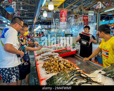 Bangkok, Thailand, Thawi Watthana,  Thonburi Market Place, People, Men, Food shopping asia choices , fish store, Chinese Tourists buying, globalized food Stock Photo