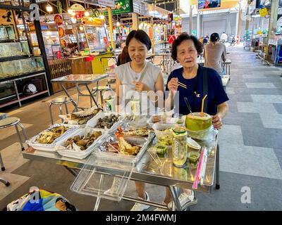 Bangkok, Thailand, Thawi Watthana,  Thonburi Market Place, Food Market, Chinese Women from Hong Kong eating at Table, shopping asia choices, sharing plates restaurant, asians having dinner Stock Photo