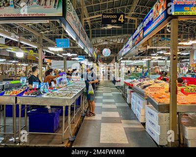 Bangkok, Thailand, Man Shopping, Thawi Watthana,  Thonburi Market Place, Food shopping asia choices , fish store, interior design store display Stock Photo