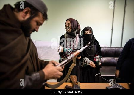 Kabul, Afghanistan. 17th Nov, 2022. Women are trained to use machine guns as part of their training as police officers. When they took power in August 2021, the Taliban massively restricted women's rights. Girls' schools from the seventh grade on have been closed in large parts of the country, and women have largely been pushed out of the workforce. In December, the Taliban also announced it would ban women from entering universities. (to dpa 'Afghanistan's women: One setback after another') Credit: Oliver Weiken/dpa/Alamy Live News Stock Photo