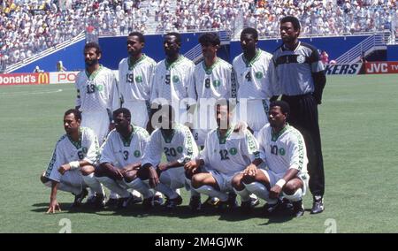 Dallas, Vereinigte Staaten. 21st Dec, 2022. firo, 03.07.1994 archive picture, archive photo, archive, archive photos soccer, football, World Cup WORLD CUP 1994 USA, 94 Round of 16: Saudi Arabia, Saudi Arabia - Sweden 1:3 Saudi Arabia, Saudi Arabia, team photo, team photo, from, above, left, Mohammed Al Jawad, Hamzah Saleh, Ahmed Madani, Fahad Al Bishi, Abdullah Zubromawi, Mohammed Al Deayea, from, below, left, Fuad Amin, Mohammed Al Khilaiwi, Hamzah Falatah, Sami Al Jaber, Saeed Al Owairan Credit: dpa/Alamy Live News Stock Photo