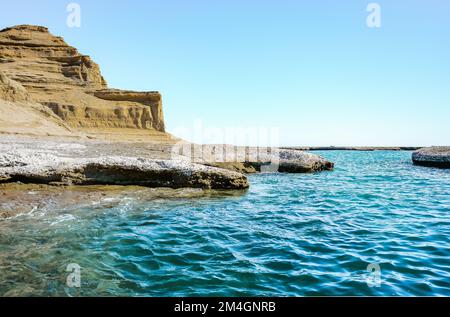 Coastal landscape of rocky cliff in the Argentinian sea located in the Valdes Peninsula, a natural reserve of Chubut, Argentina. Stock Photo