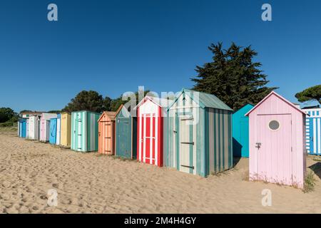 Oleron island (Charente-Maritime, France). Traditional beach cabins on the beach La Boirie Stock Photo