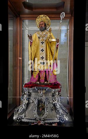 Statue of Saint Nicholas in the left aisle of the Basilica,Basilica San Nicola,Bari, province of Bari,Apulia Region,Italy Stock Photo