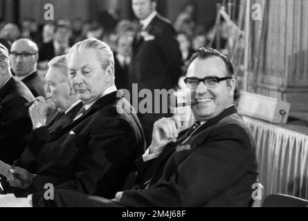 The 18th Party Congress of the Christian Democratic Union of Germany (CDU) was held in Duesseldorf on 25 January 1971. Helmut Kohl, Kurt-Georg Stock Photo