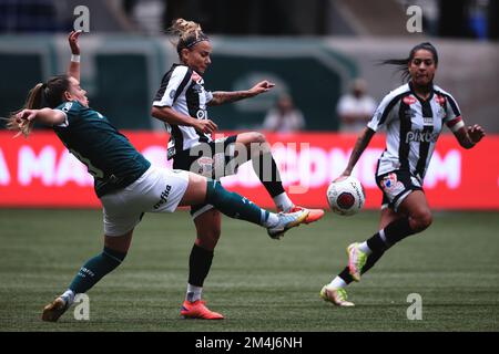 SP - Sao Paulo - 12/21/2022 - FINAL PAULISTA FEMALE 2022, PALMEIRAS X  SANTOS - Santos players lament the defeat at the end of the match against  Palmeiras at the Arena Allianz