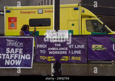 London, UK. 21st December 2022. Ambulance workers at the Unison picket outside the London Ambulance Service headquarters, as thousands of ambulance staff and paramedics begin their strike in a dispute over pay and conditions. Stock Photo