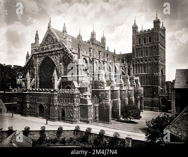 1860 ca , DEVON , ENGLAND , GREAT BRITAIN : EXETER . The  CATHEDRAL , founded in 1050 , the Front  . Unknown photographer ,  print by Detroit Publishing Company, 1905 ca .  -  GRAND BRETAGNA  - VIEW - FOTO STORICHE - HISTORY - GEOGRAFIA - GEOGRAPHY  - ARCHITETTURA - ARCHITECTURE  - STILE GOTICO - GOTHIC STYLE - CATTEDRALE - CHURCH - CHIESA - OTTOCENTO - 800's - '800 - EPOCA VITTORIANA - VICTORIAN HERA - RELIGIONE - RELIGION - ART - ARTE - portale ---  Archivio GBB Stock Photo