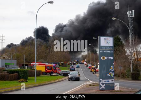 France, Loiret (45), Chaingy, Les Pierrelets industrial zone, fire at the company Soparco, specializing in plastics, the 18/2/2022 Stock Photo