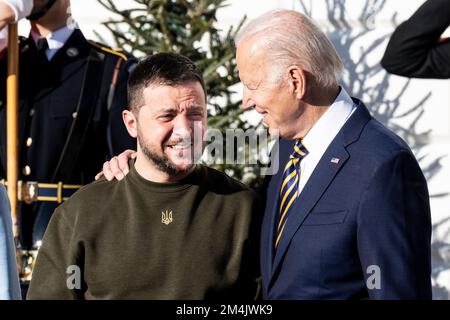 Washington, United States. 21st Dec, 2022. President Joe Biden talking with President Volodymyr Zelensky of Ukraine just after his arrival at the White House. (Photo by Michael Brochstein/Sipa USA) Credit: Sipa USA/Alamy Live News Stock Photo