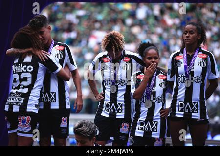 SP - Sao Paulo - 12/21/2022 - FINAL PAULISTA FEMALE 2022, PALMEIRAS X  SANTOS - Santos players lament the defeat at the end of the match against  Palmeiras at the Arena Allianz