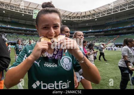 SP - Sao Paulo - 12/21/2022 - FINAL PAULISTA FEMALE 2022, PALMEIRAS X  SANTOS - Santos players lament the defeat at the end of the match against  Palmeiras at the Arena Allianz