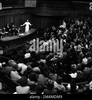 Sorbonne, Vera Korene, Lecture to Fulbright Students. Photographs of Marshall Plan Programs, Exhibits, and Personnel Stock Photo