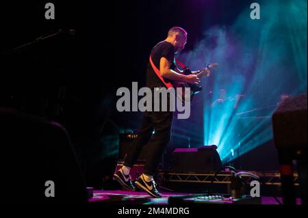 Glasgow, Scotland, 21th December 2022  Rod Jones of Idlewild performing at the 02 Academy Glasgow on the 21th December 2022 Stock Photo