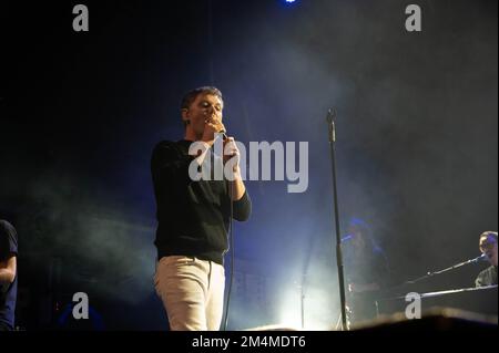 Glasgow, Scotland, 21th December 2022, Roddy Woomble of Idlewild performing at the 02 Academy Glasgow on the 21th December 2022 Stock Photo