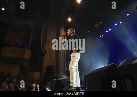 Glasgow, Scotland, 21th December 2022, Roddy Woomble of Idlewild performing at the 02 Academy Glasgow on the 21th December 2022 Stock Photo