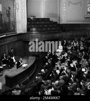 Sorbonne, Vera Korene, Lecture to Fulbright Students. Photographs of Marshall Plan Programs, Exhibits, and Personnel Stock Photo