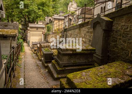 Striking view of Père Lachaise, Cemetery, Cimetière du Père-Lachaise, cimetière de l’Est, Paris, France Stock Photo