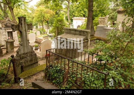 Striking view of Père Lachaise, Cemetery, Cimetière du Père-Lachaise, cimetière de l’Est, Paris, France Stock Photo