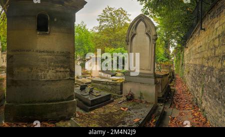 Striking view of Père Lachaise, Cemetery, Cimetière du Père-Lachaise, cimetière de l’Est, Paris, France Stock Photo