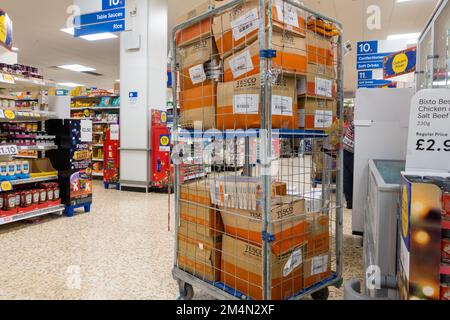 Ashford, Kent, UK. 22nd Dec, 2022. A very busy Tesco supermarket with the store busy with shoppers buying for Christmas. A trolley full of frozen chicken. Photo Credit: Paul Lawrenson/Alamy Live News Stock Photo