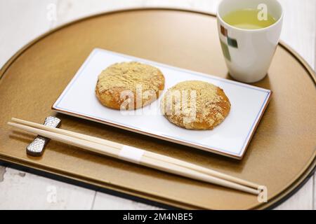 Kinako Mochi ( rice cakes coated with mixed powder roasted soybean flour and sugar), a Japanese traditional dessert Stock Photo