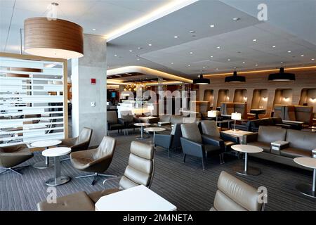 British Airways Lounge in Terminal 8 at J.F. Kennedy Airport in New York (Opened in Dec 2022) Stock Photo