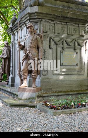 Père Lachaise Cemetery monument to soldiers who died during the siege of Paris, Franco-Prussian War, 1870-1871. Stock Photo