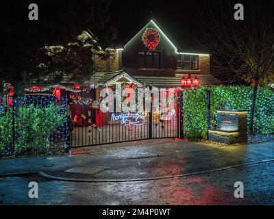 Eastchurch, Kent, UK. 22nd Dec, 2022. Kingsborough Manor estate in Eastchurch, Kent on the Isle of Sheppey goes 'all out' for Christmas with most of the properties in the area being decorated with amazing Christmas lights displays. Credit: James Bell/Alamy Live News Stock Photo