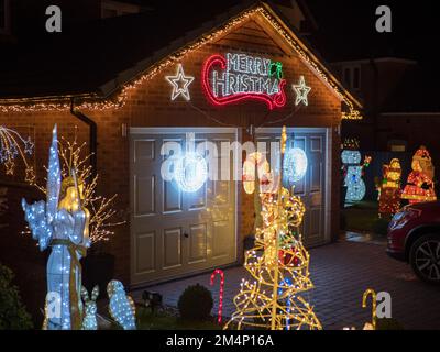 Eastchurch, Kent, UK. 22nd Dec, 2022. Kingsborough Manor estate in Eastchurch, Kent on the Isle of Sheppey goes 'all out' for Christmas with most of the properties in the area being decorated with amazing Christmas lights displays. Credit: James Bell/Alamy Live News Stock Photo