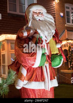 Eastchurch, Kent, UK. 22nd Dec, 2022. Kingsborough Manor estate in Eastchurch, Kent on the Isle of Sheppey goes 'all out' for Christmas with most of the properties in the area being decorated with amazing Christmas lights displays. Credit: James Bell/Alamy Live News Stock Photo