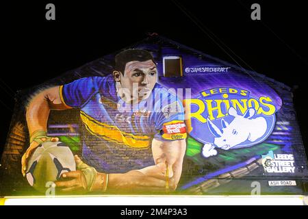 A mural of Leeds Rhinos player Sir Kevin Sinfield on a gable end in the Headingley area of Leeds. Created by artist James Archer Stock Photo