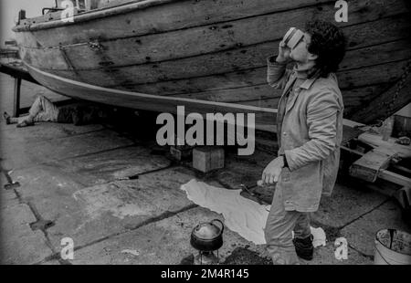 GDR, Dierhagen, 05. 03. 1989, work on the boat, tea time, boat, Darss Stock Photo