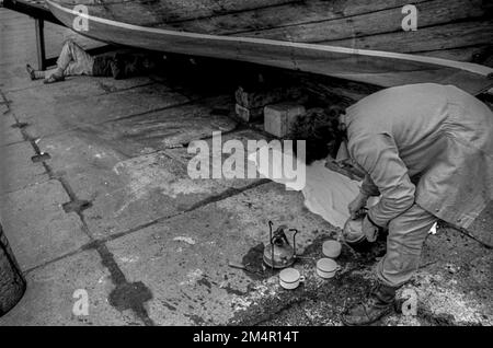 GDR, Dierhagen, 05. 03. 1989, work on the boat, tea time, boat, Darss Stock Photo