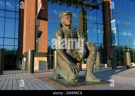 Globe Life Field Unveils Ivan Pudge Rodriguez Statue 