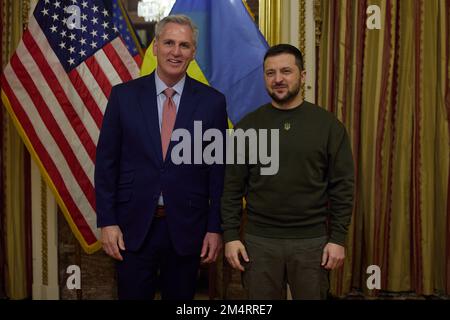 Washington, District Of Columbia, USA. 21st Dec, 2022. President of Ukraine VOLODYMYR ZELENSKY right, poses with House Minority Leader Rep. Kevin McCarthy of California during his visit to the U.S Congress. (Credit Image: © Ukraine Presidency/ZUMA Press Wire) Stock Photo